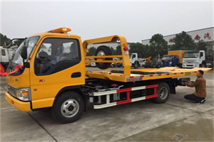 高坪哪里有拖车服务