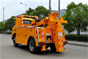 高坪高速路拖车费